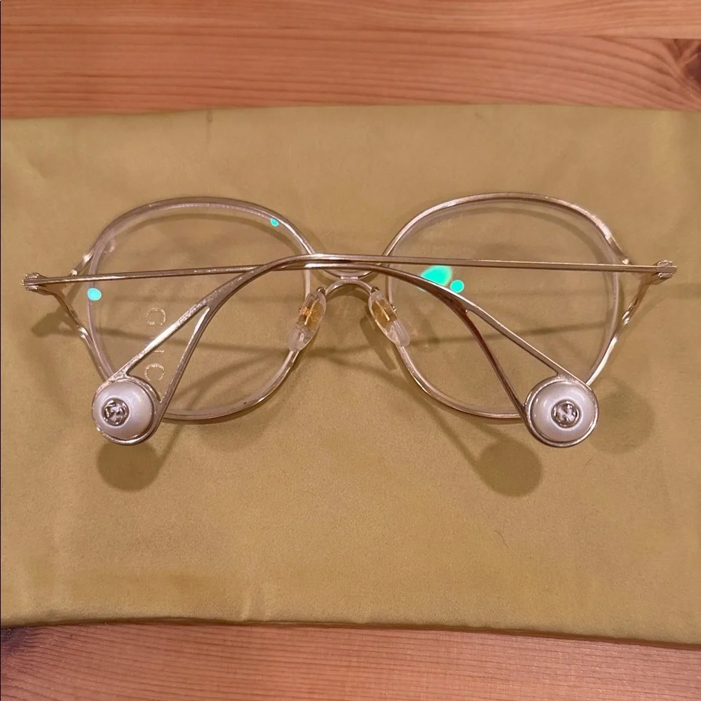 Gucci Women's Glasses in Gold Frame